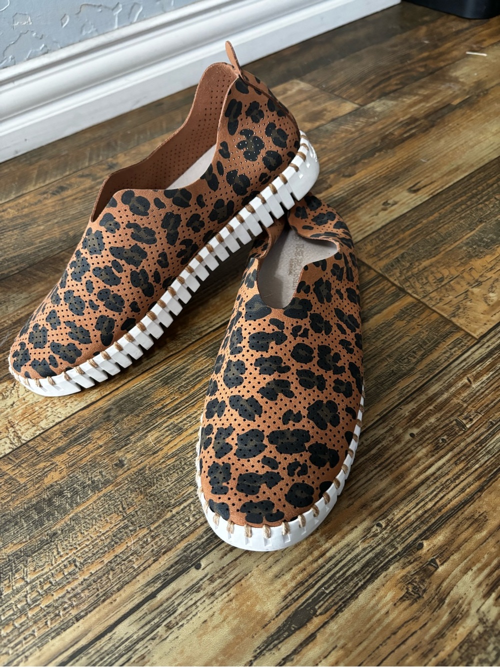 Women’s Isle Jacobsen Leopard Slip-On Flats